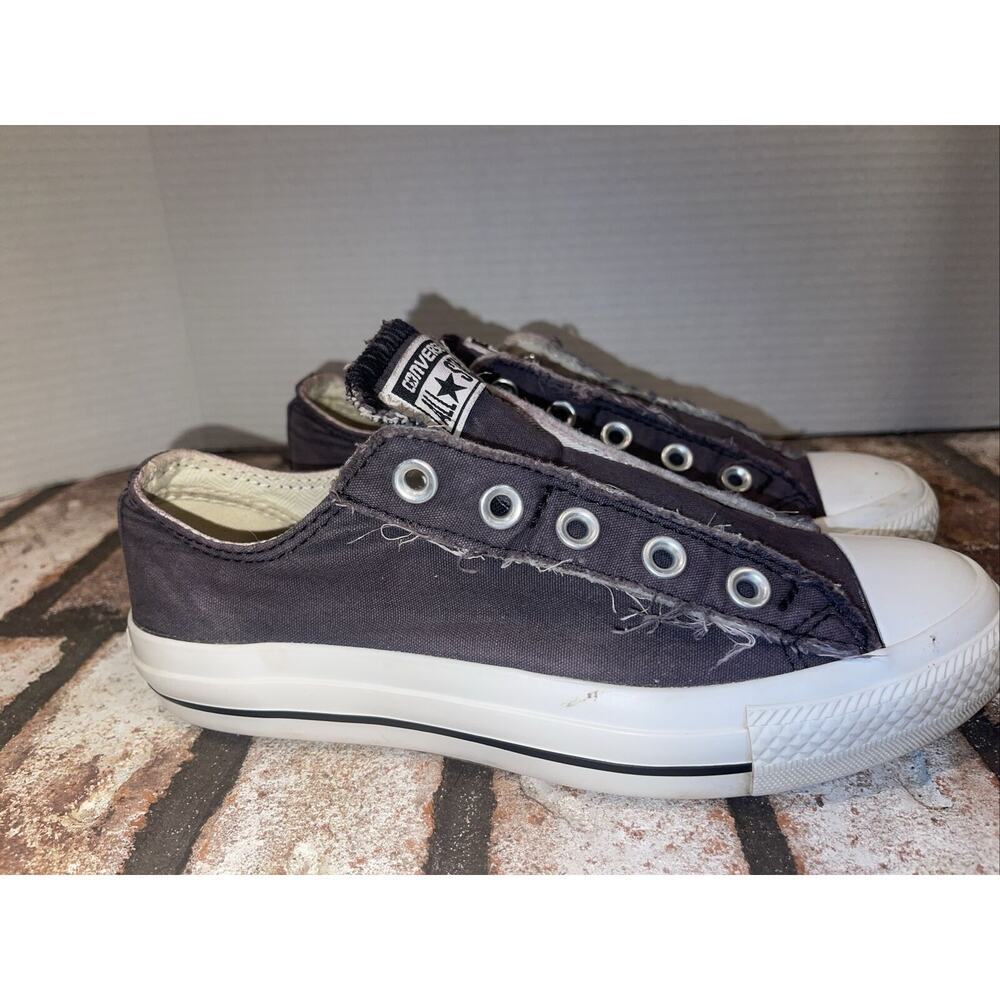 Converse Laceless Chuck Taylor Trainers - US Men’s 4 Woman’s 6 - Purple/White